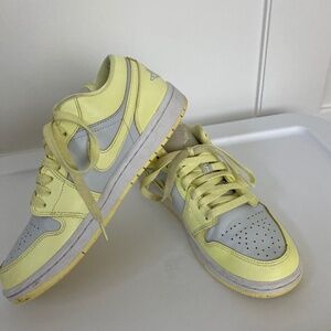 Air Jordan 1 low Lemonade Citron Tint Pure Platinum low top sneakers